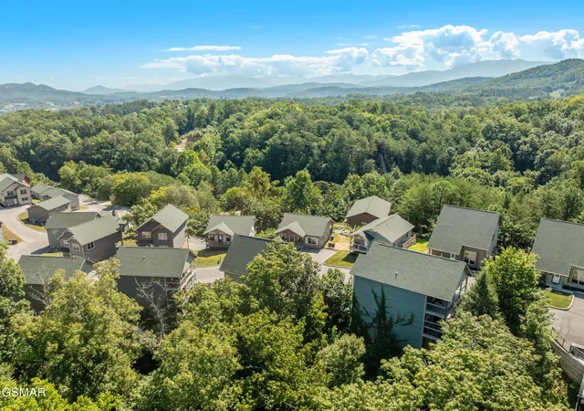 Photo 2 of Single family home for sale at 851 Osprey Way, Pigeon Forge, TN 37863 | MLS# 3593321 | Listing updated on 2026-10-06