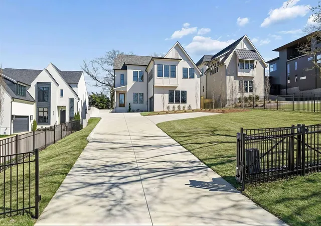 Photo 3 of Single family home for sale at 3420a Golf Clb Ln, Nashville, TN 37215 | MLS# 3593936 | Listing updated on 2026-09-18