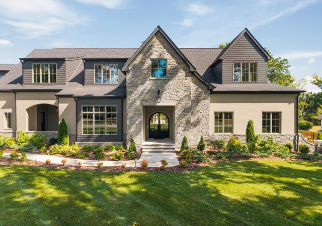 Photo 3 of Mansion for sale at 226 Williamsburg Cir, Brentwood, TN 37027 | MLS# 3593650 | Listing updated on 2026-10-08