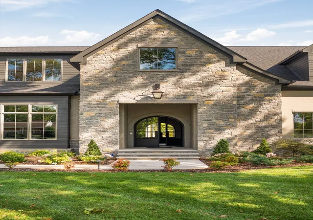 Photo 3 of Single family home for sale at 226 Williamsburg Cir, Brentwood, TN 37027 | MLS# 3593650 | Listing updated on 2026-10-08