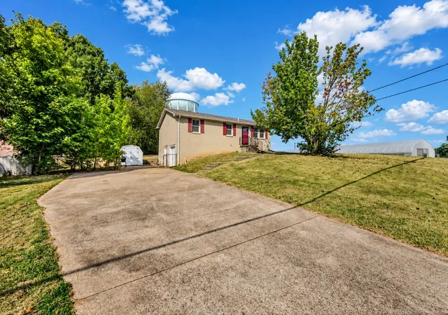 Photo 4 of Single family home for sale at 443 Appleton Dr, Clarksville, TN 37042 | MLS# 3593596 | Listing updated on 2026-09-19