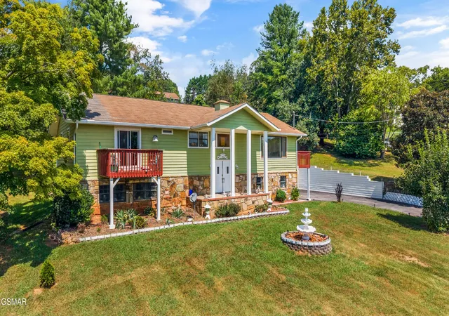 Photo 2 of Single family home for sale at 378 White Oak Cir, Kodak, TN 37764 | MLS# 3593610 | Listing updated on 2026-09-17