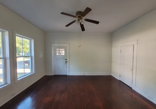 Photo 4 of Single family home for sale at 307 Sampson Ave N, Dyersburg, TN 38024 | MLS# 3593752 | Listing updated on 2026-10-04