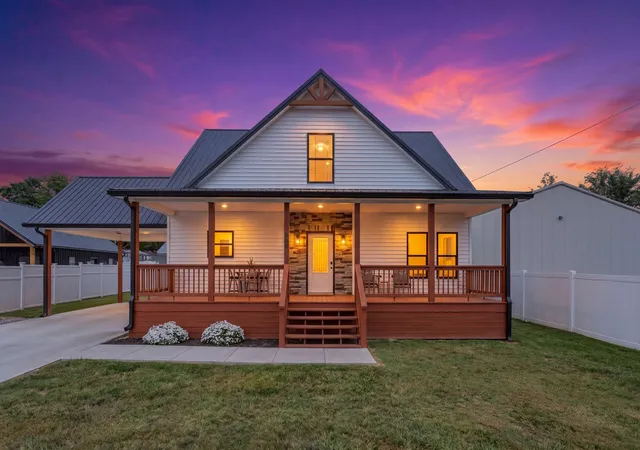 Photo 1 of Single family home for sale at 906 Davidson St, Tullahoma, TN 37388 | MLS# 3593839 | Listing updated on 2026-09-17