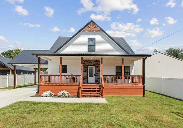 Photo 2 of Single family home for sale at 906 Davidson St, Tullahoma, TN 37388 | MLS# 3593839 | Listing updated on 2026-09-17