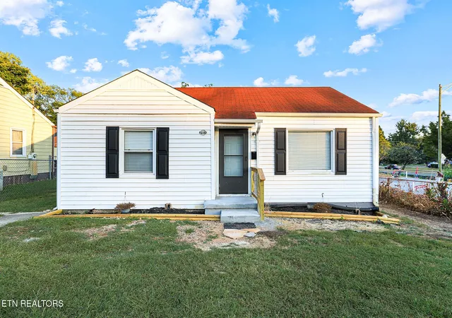 Photo 1 of Single family home for sale at 2610 Woodbine Ave, Knoxville, TN 37914 | MLS# 3593637 | Listing updated on 2026-09-17