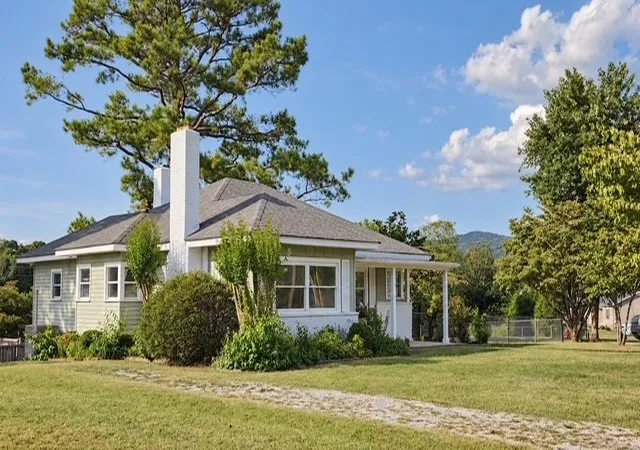 Photo 2 of Single family home for sale at 617 Cumberland St E, Cowan, TN 37318 | MLS# 3593901 | Listing updated on 2026-09-17