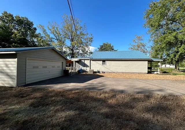 Photo 3 of Single family home for sale at 121 2nd Street, Big Sandy, TN 38221 | MLS# 3593734 | Listing updated on 2026-09-17