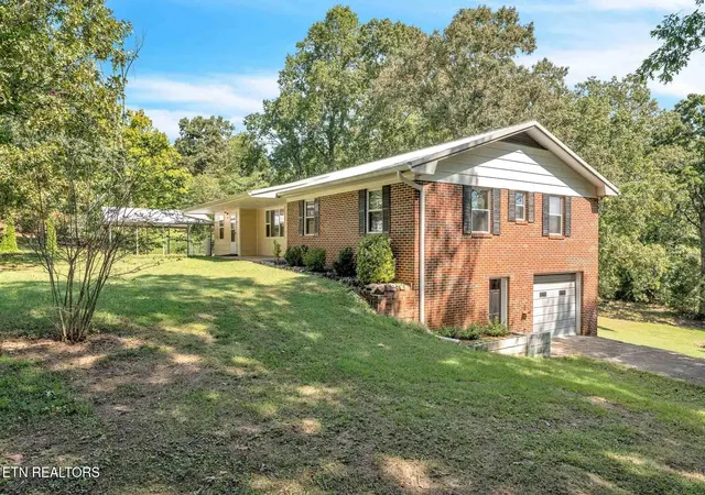 Photo 3 of Single family home for sale at 228 Crestwood Cir, Decatur, TN 37322 | MLS# 3593736 | Listing updated on 2026-09-17