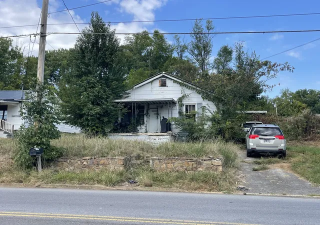 Photo 2 of Sale Pending at 419 E Bernard Ave, Greeneville, TN 37745 | MLS# 3593798 | Listing updated on 2026-10-06