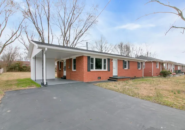 Single family home for sale at 3610 Gale Ln, Hopkinsville, KY 42240 | MLS# 3593886