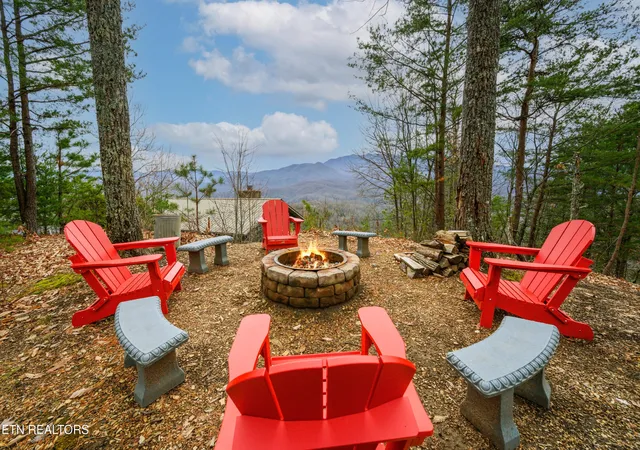 Photo 2 of Single family home for sale at 1125 E Foothills Dr, Gatlinburg, TN 37738 | MLS# 3593844 | Listing updated on 2026-09-17