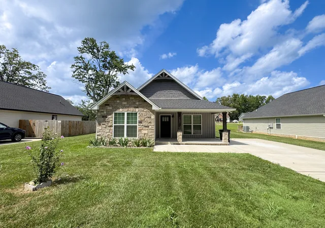 Photo 1 of Single family home for sale at 122 Mazie Dr, Lafayette, TN 37083 | MLS# 3593856 | Listing updated on 2026-09-17