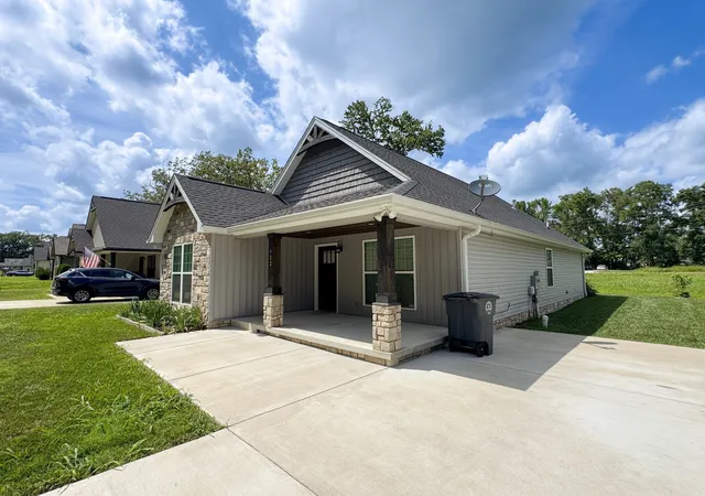 Photo 3 of Single family home for sale at 122 Mazie Dr, Lafayette, TN 37083 | MLS# 3593856 | Listing updated on 2026-09-17