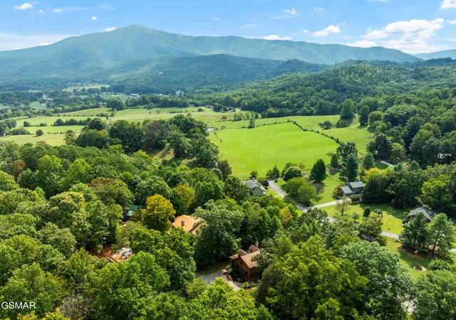Photo 3 of Single family home for sale at 3839 Saddle Brk Way, Sevierville, TN 37862 | MLS# 3593869 | Listing updated on 2026-09-18