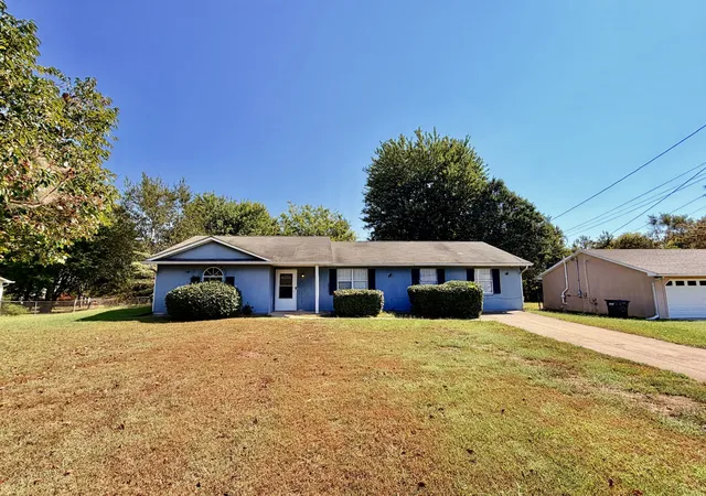 Photo 1 of Single family home for sale at 1182 Max Ct, Oak Grove, KY 42262 | MLS# 3593923 | Listing updated on 2026-09-17