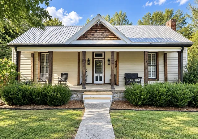 Photo 1 of Single family home for sale at 218 W Main St, Liberty, TN 37095 | MLS# 3594084 | Listing updated on 2026-09-25