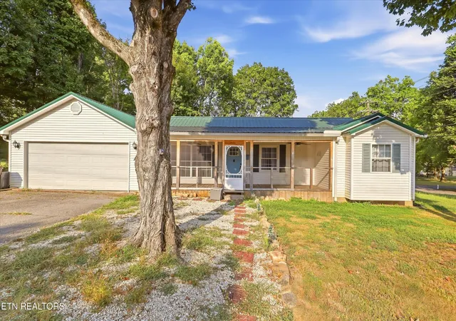 Photo 1 of Single family home for sale at 500 Monroe St, Madisonville, TN 37354 | MLS# 3593934 | Listing updated on 2026-09-22
