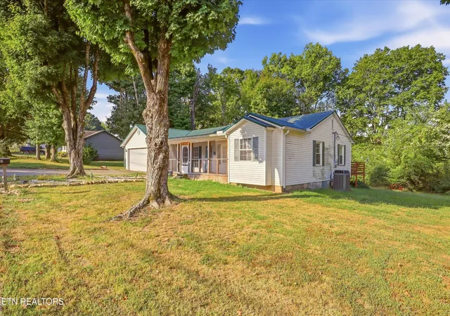 Photo 2 of Single family home for sale at 500 Monroe St, Madisonville, TN 37354 | MLS# 3593934 | Listing updated on 2026-09-22