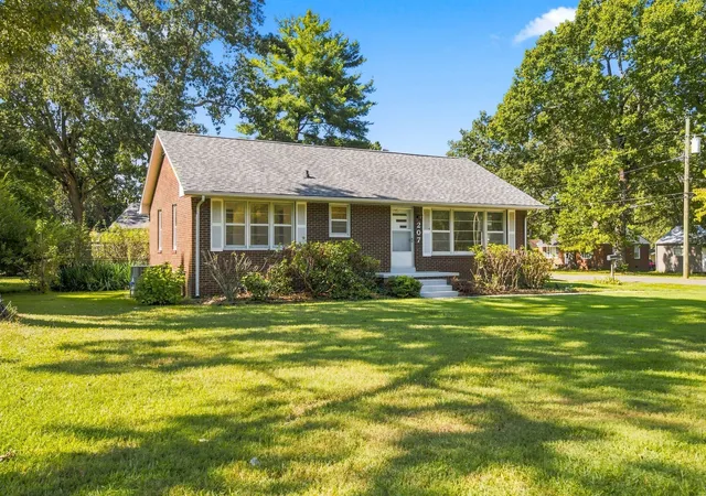 Single family home for sale at 207 Sunset Dr, Tullahoma, TN 37388 | MLS# 3594053