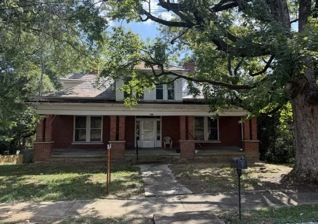 Photo 1 of Single family home for sale at 401 Washington St E, Fayetteville, TN 37334 | MLS# 3594022 | Listing updated on 2026-09-17