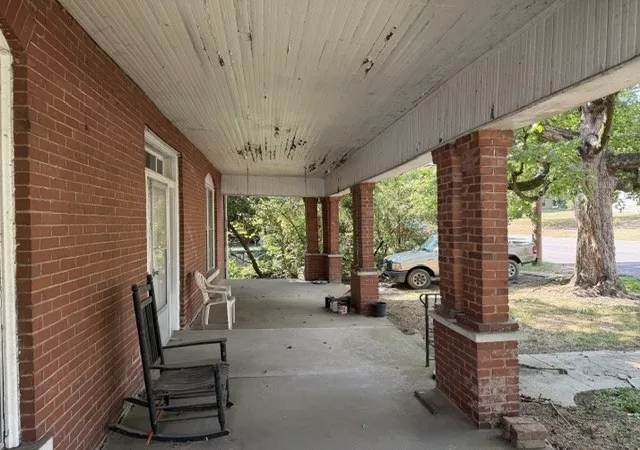 Photo 3 of Single family home for sale at 401 Washington St E, Fayetteville, TN 37334 | MLS# 3594022 | Listing updated on 2026-09-17