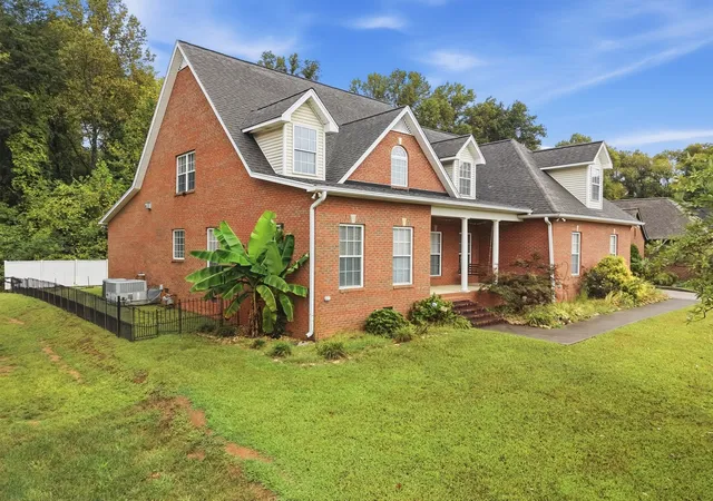 Photo 2 of Single family home for sale at 1359 Buckingham Pl, Cookeville, TN 38501 | MLS# 3594017 | Listing updated on 2026-09-22