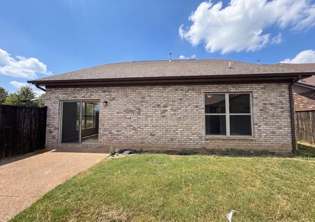 Photo 4 of Single family home for sale at 100 Trenton Ln, Hendersonville, TN 37075 | MLS# 3594033 | Listing updated on 2026-09-17