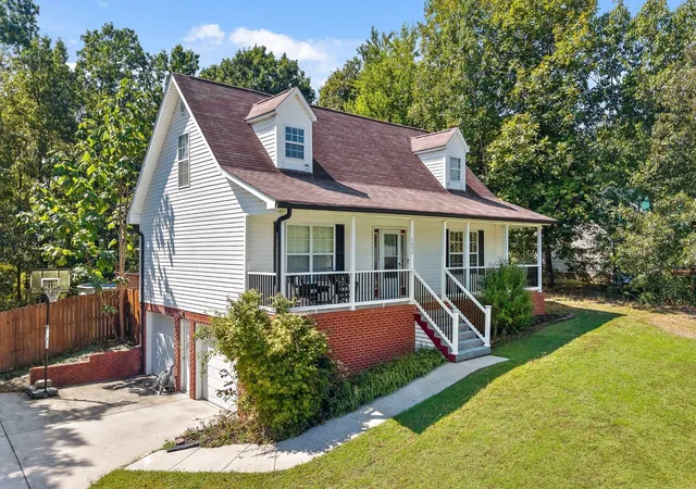 Photo 3 of Single family home for sale at 1957 Hardwood Ln, Soddy Daisy, TN 37379 | MLS# 3594283 | Listing updated on 2026-09-18