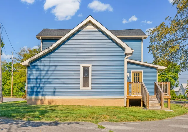Photo 3 of Single family home for sale at 1506 S Clay St, Hopkinsville, KY 42240 | MLS# 3594352 | Listing updated on 2026-09-18