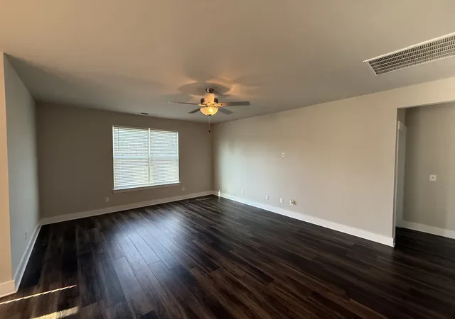 Photo 3 of Single family home for sale at 213 Snapdragon Dr, Smyrna, TN 37167 | MLS# 3594361 | Listing updated on 2026-10-09