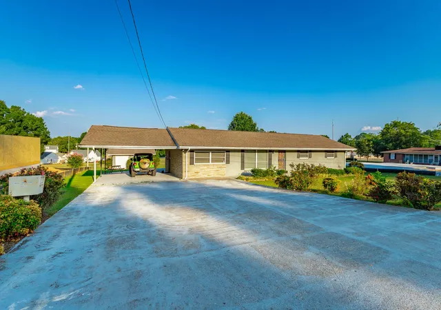 Photo 3 of Single family home for sale at 100 Osborn Ct, Chickamauga, GA 30707 | MLS# 3594404 | Listing updated on 2026-09-18