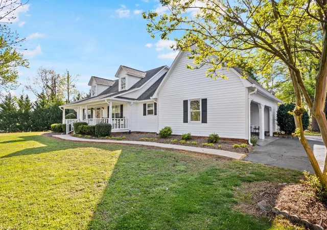 Photo 2 of Sale Pending at 198 Pepperidge Dr, Spartanburg, SC 29303 | MLS# SPN335500 | Listing updated on 2026-09-17