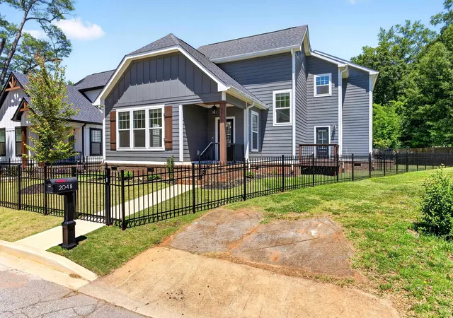 Photo 4 of Sale Pending at 204a Wilkins St, Greenville, SC 29605 | MLS# SPN337904 | Listing updated on 2026-09-17