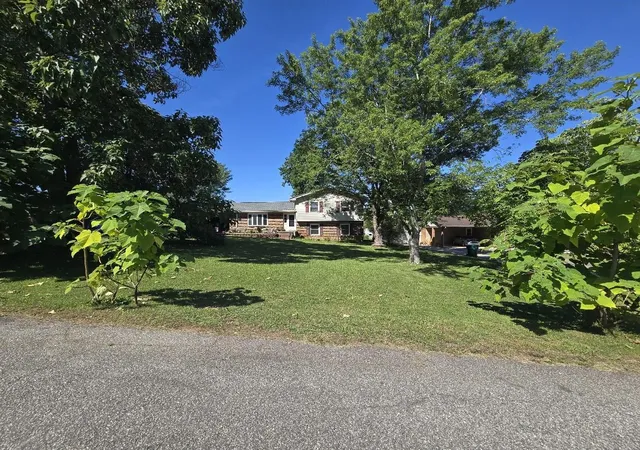 Photo 3 of Single family home for sale at 142 Greenbriar Dr, Gaffney, SC 29341 | MLS# SPN338651 | Listing updated on 2026-09-16