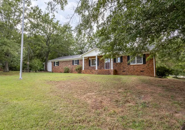 Photo 2 of Single family home for sale at 500 W Rutherford St, Landrum, SC 29356 | MLS# SPN339120 | Listing updated on 2026-09-18