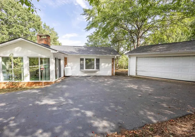 Photo 3 of Single family home for sale at 500 W Rutherford St, Landrum, SC 29356 | MLS# SPN339120 | Listing updated on 2026-09-18