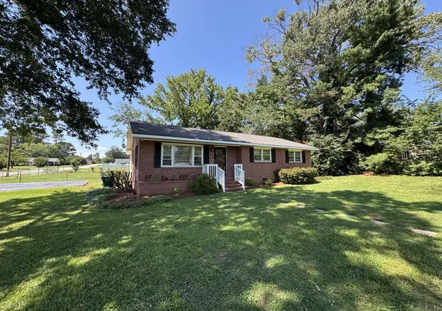Photo 2 of Sale Pending at 142 Woodhaven Dr, Spartanburg, SC 29307 | MLS# SPN339972 | Listing updated on 2026-09-23