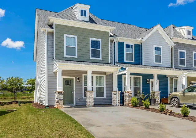 Photo 2 of Sale Pending at 113 Shallons Dr, Greenville, SC 29609 | MLS# SPN340885 | Listing updated on 2026-10-11