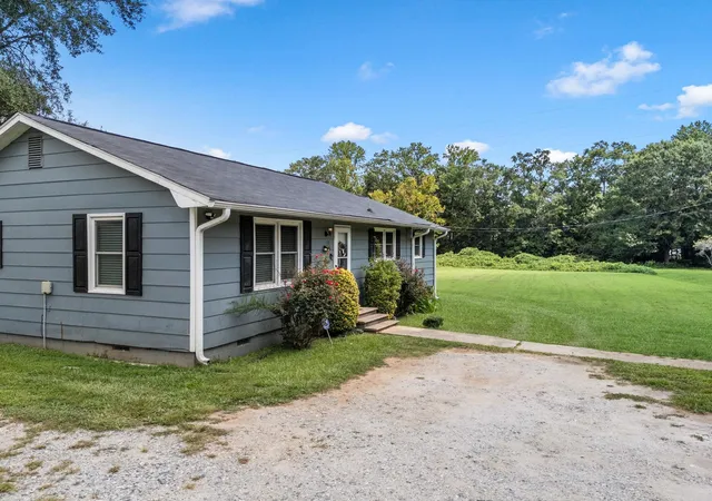 Photo 3 of Single family home for sale at 137 Shoally St, Boiling Springs, SC 29316 | MLS# SPN341234 | Listing updated on 2026-09-26