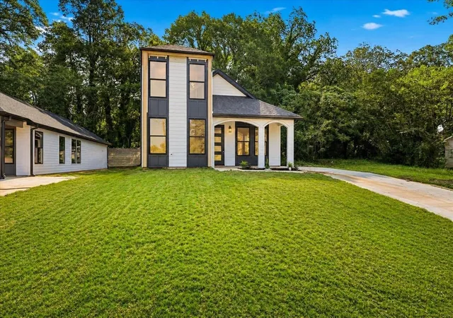 Photo 1 of Single family home for sale at 579 Bee St, Spartanburg, SC 29301 | MLS# SPN341436 | Listing updated on 2026-09-10