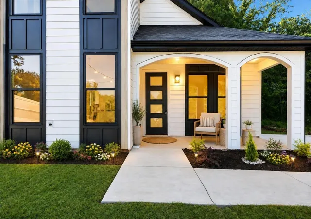 Photo 2 of Single family home for sale at 579 Bee St, Spartanburg, SC 29301 | MLS# SPN341436 | Listing updated on 2026-09-10