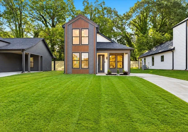 Photo 1 of Single family home for sale at 583 Bee St, Spartanburg, SC 29301 | MLS# SPN341440 | Listing updated on 2026-09-09