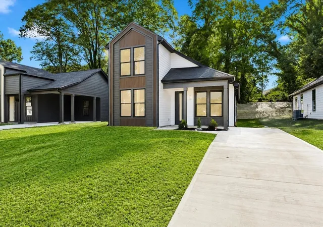 Photo 2 of Single family home for sale at 583 Bee St, Spartanburg, SC 29301 | MLS# SPN341440 | Listing updated on 2026-09-09