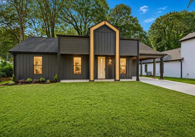 Photo 1 of Single family home for sale at 591 Bee St, Spartanburg, SC 29301 | MLS# SPN341443 | Listing updated on 2026-09-10