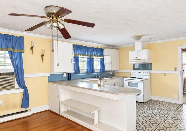 Photo 3 of Sale Pending at 515 Crescent Ave, Spartanburg, SC 29306 | MLS# SPN341770 | Listing updated on 2026-09-18