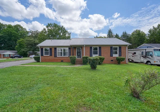 Photo 2 of Single family home for sale at 411 Vanderbilt Rd, Spartanburg, SC 29301 | MLS# SPN341836 | Listing updated on 2026-09-18