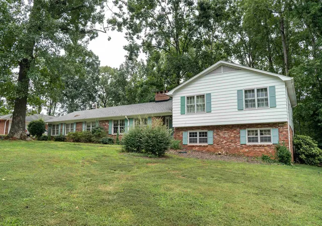 Photo 3 of Single family home for sale at 692 Perrin Dr, Spartanburg, SC 29307 | MLS# SPN341842 | Listing updated on 2026-10-03