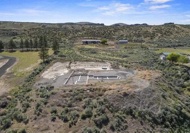 Photo 4 of Sale Pending at 4005 Plum Pt E, Grand Coulee, WA 99133 | MLS# 202516998 | Listing updated on 2026-09-16