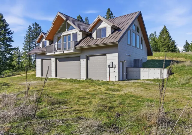 Photo 2 of Single family home for sale at 777 Chain Lakes Dr, Elk, WA 99009 | MLS# 202615626 | Listing updated on 2026-09-24